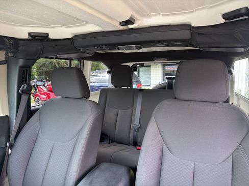 Used 2018 Jeep Wrangler Unlimited Sport S AWD/4WD image 17