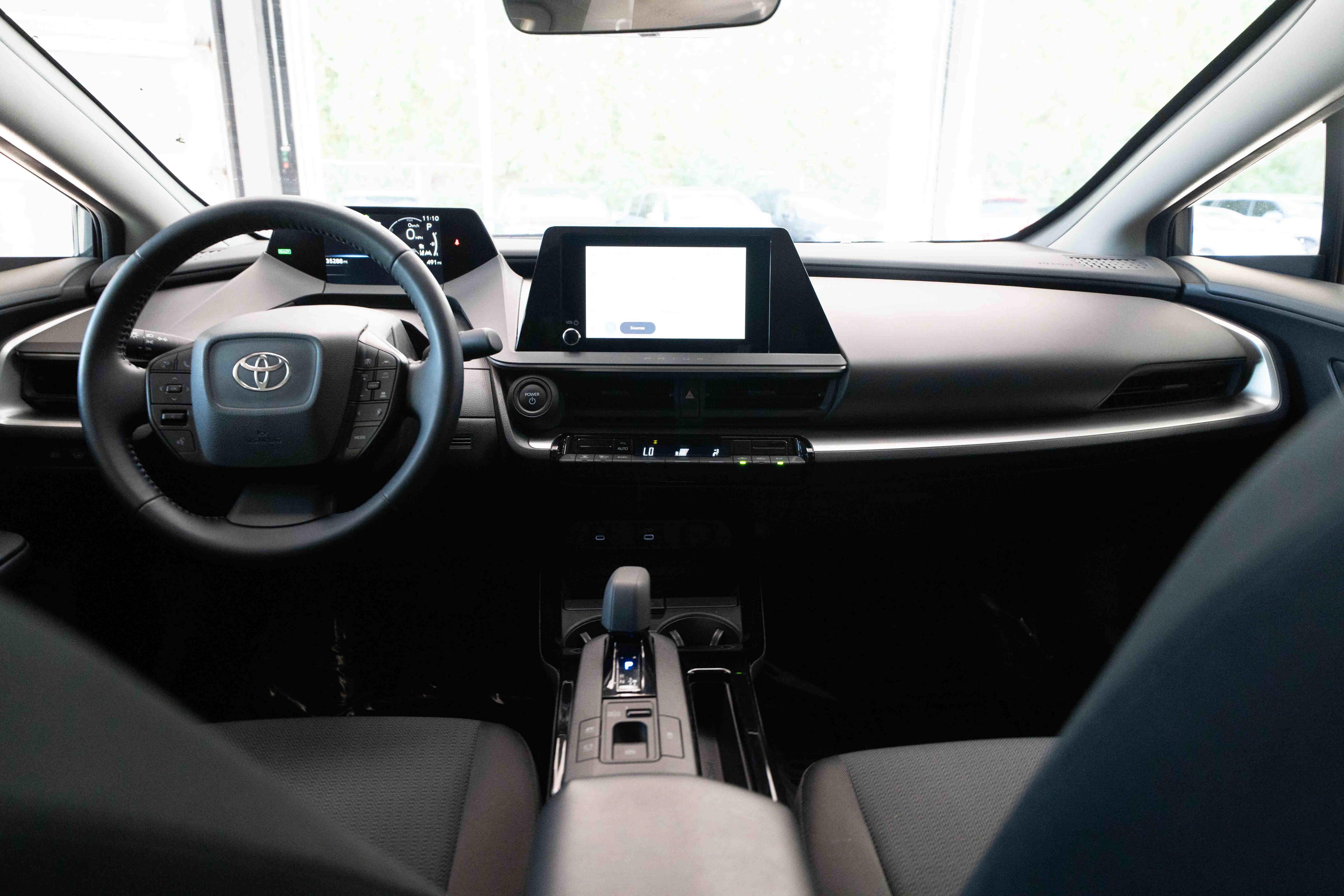 Used 2025 Toyota Prius LE FWD image 20