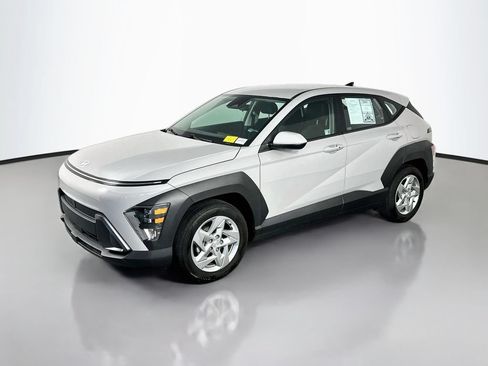 Used 2025 Hyundai Kona SE FWD image 3
