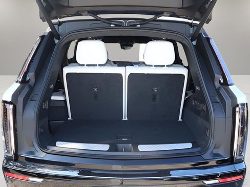 New 2026 Cadillac Vistiq Sport w/ LPO, Floor Liner Package image 18