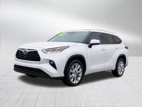 Used 2022 Toyota Highlander Limited image 7