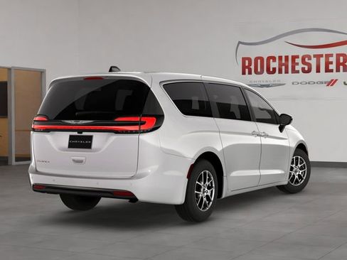 New 2026 Chrysler Pacifica Select image 5