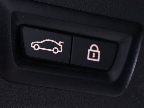 Used 2022 BMW X7 xDrive40i w/ M Sport Package image 15