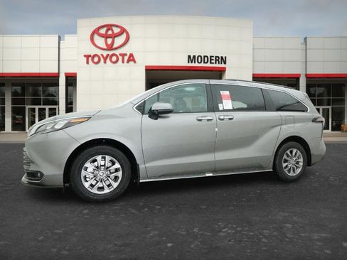 New 2026 Toyota Sienna XLE image 15