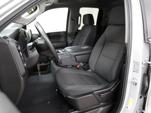 Used 2019 Chevrolet Silverado 1500 Custom w/ Custom Value Package image 4