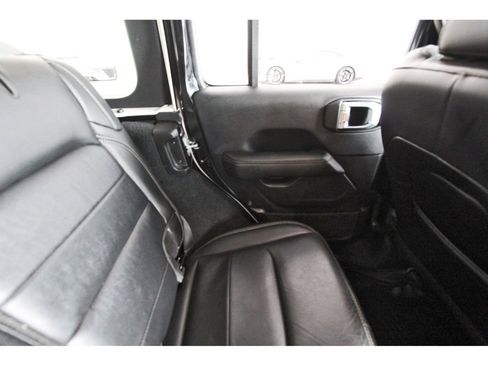 Used 2019 Jeep Wrangler Unlimited Sahara AWD/4WD image 11