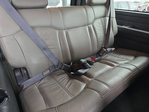 Used 2000 Chevrolet Suburban LS w/ LS Preferred Equipment Group image 23