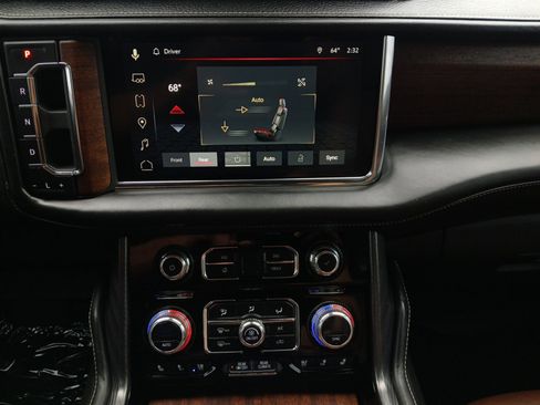 Used 2023 GMC Yukon XL Denali Ultimate AWD/4WD image 18
