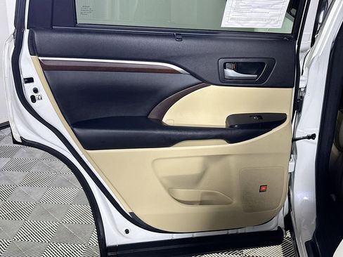 Used 2016 Toyota Highlander Limited Platinum image 20