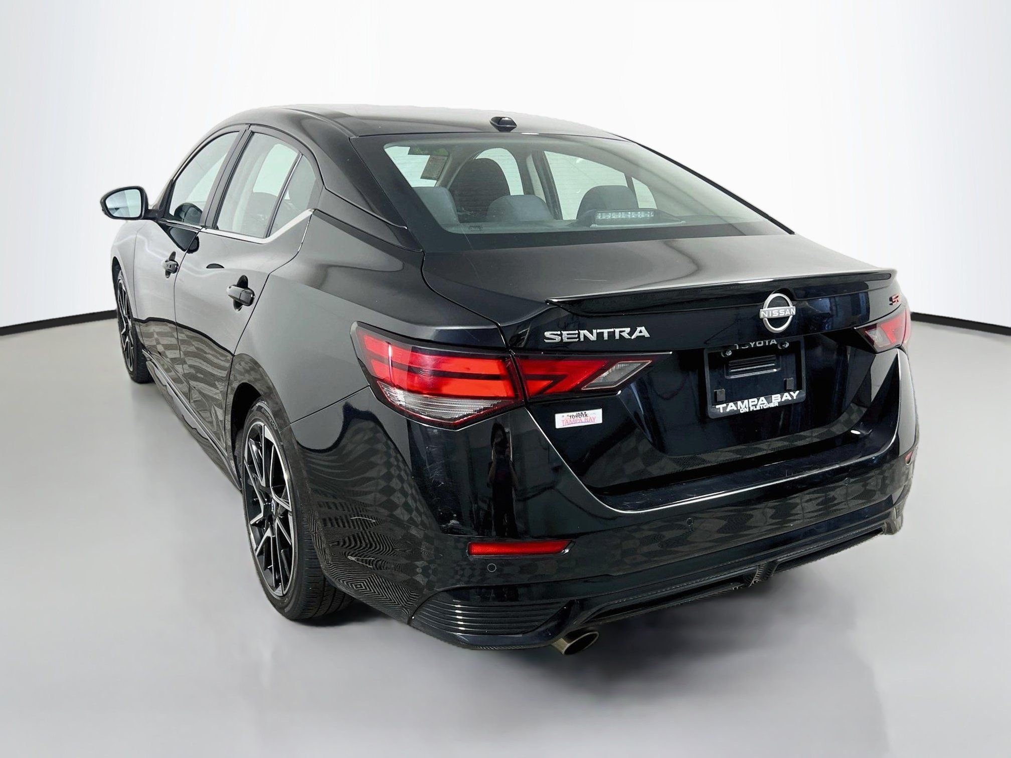 Used 2025 Nissan Sentra SR FWD image 8