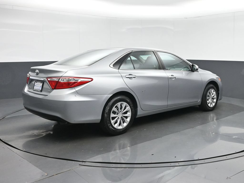 Used 2017 Toyota Camry LE FWD image 7