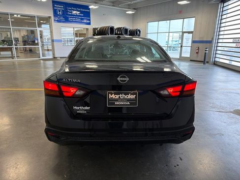 Used 2025 Nissan Altima 2.5 SV FWD image 6
