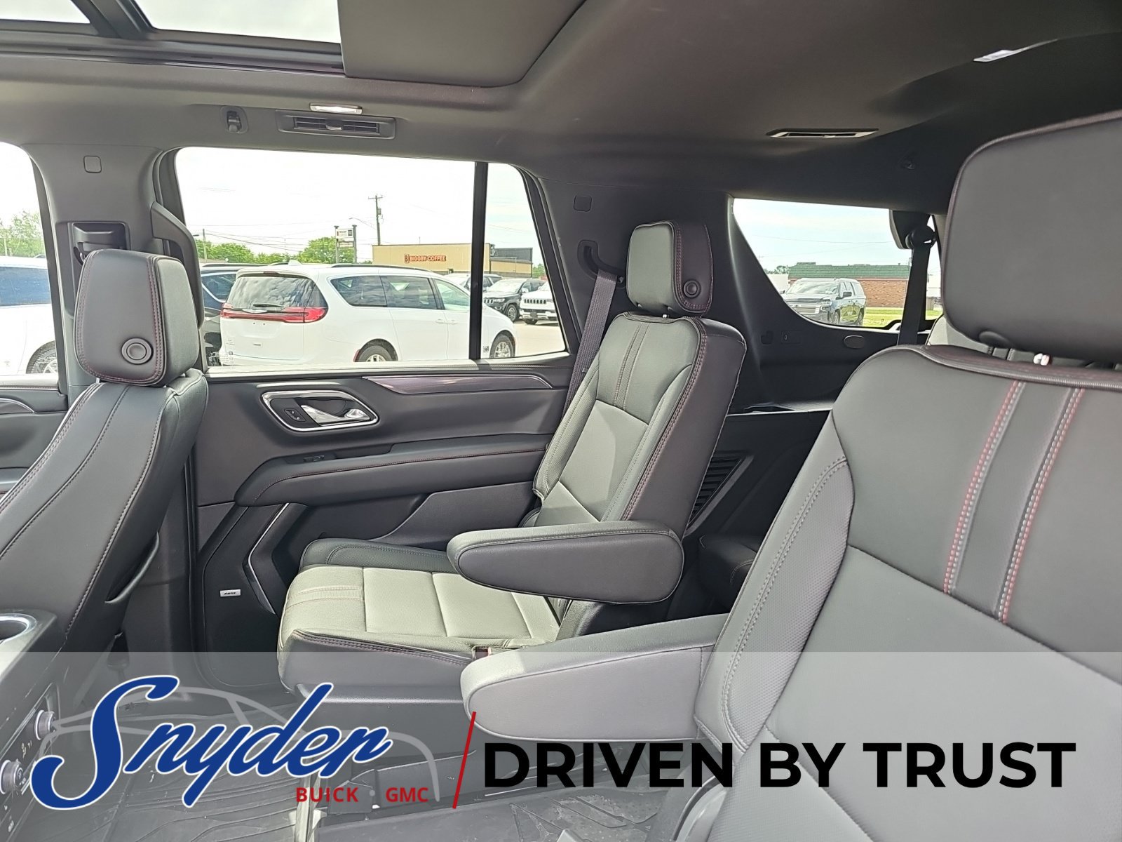 Used 2024 Chevrolet Tahoe RST w/ Luxury Package AWD/4WD image 24