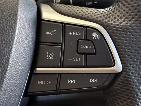 Used 2024 Toyota Sienna Limited image 23