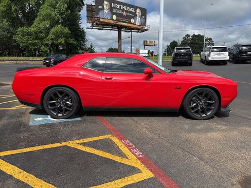 Used 2023 Dodge Challenger R/T w/ Plus Package image 5