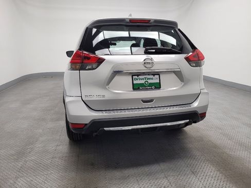 Used 2017 Nissan Rogue S image 6