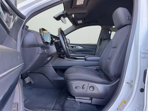 Used 2024 Chevrolet Traverse LT AWD/4WD image 11