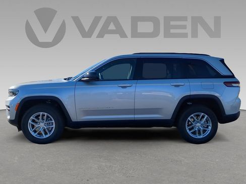 Used 2025 Jeep Grand Cherokee Laredo X w/ Luxury Tech Group I RWD image 6