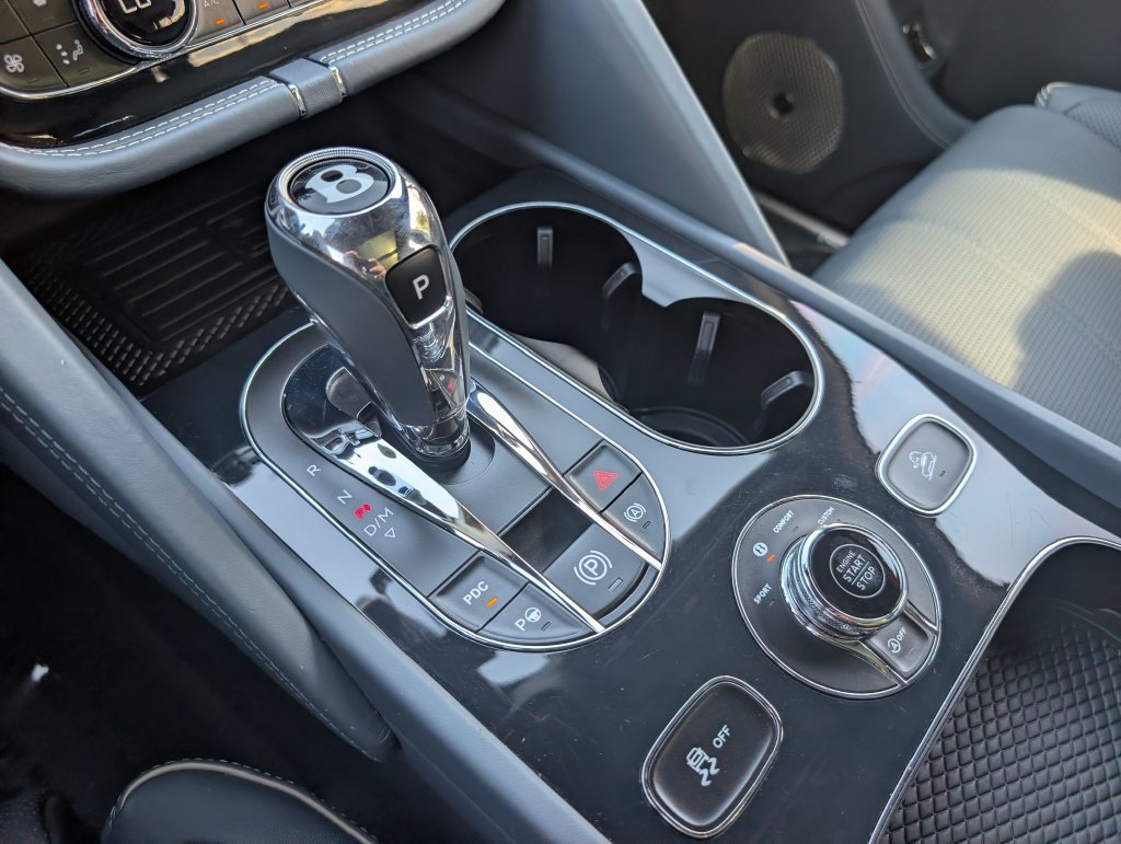 Used 2023 Bentley Bentayga Extended Wheelbase AWD/4WD image 22