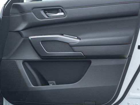 New 2026 Nissan Pathfinder SL image 10