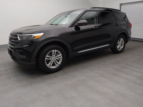 Used 2022 Ford Explorer XLT image 2