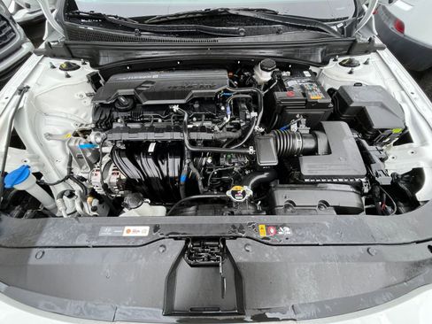 Used 2025 Hyundai Elantra Limited image 36