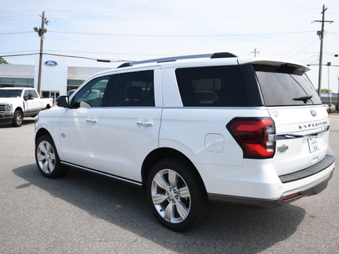 Used 2024 Ford Expedition King Ranch RWD image 6