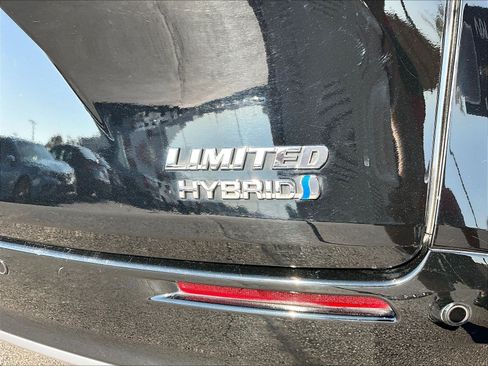 Used 2022 Toyota Sienna Limited AWD/4WD image 24