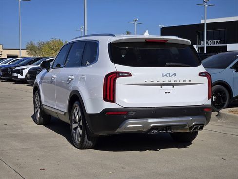 Used 2022 Kia Telluride EX w/ EX Premium Package image 3