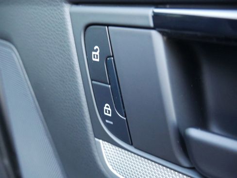 Used 2024 Porsche Cayenne image 34