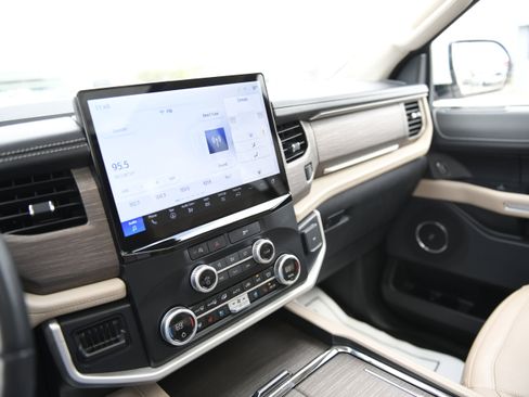 Used 2024 Ford Expedition Max Limited image 21