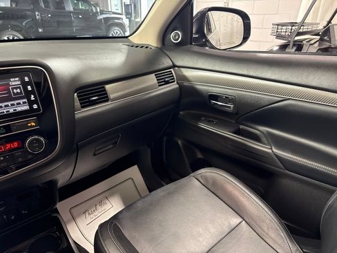 Used 2019 Mitsubishi Outlander SEL AWD/4WD image 26
