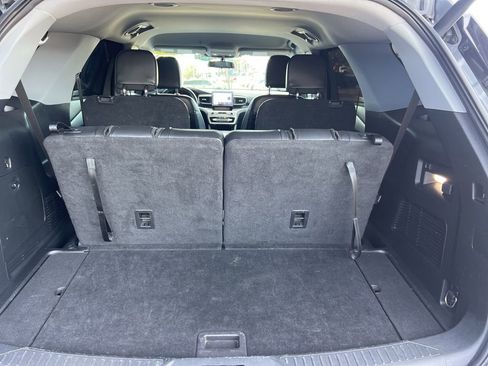 Used 2022 Ford Explorer XLT w/ Equipment Group 202A image 14