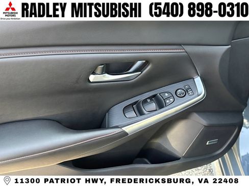 Used 2025 Nissan Sentra SR w/ SR Premium Package FWD image 5