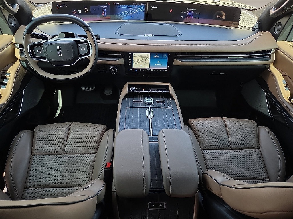 Used 2025 Lincoln Navigator Black Label AWD/4WD image 10
