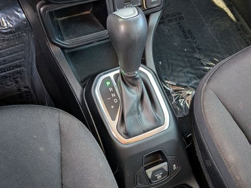 Used 2018 Jeep Renegade Altitude w/ Advanced Technology Group image 27