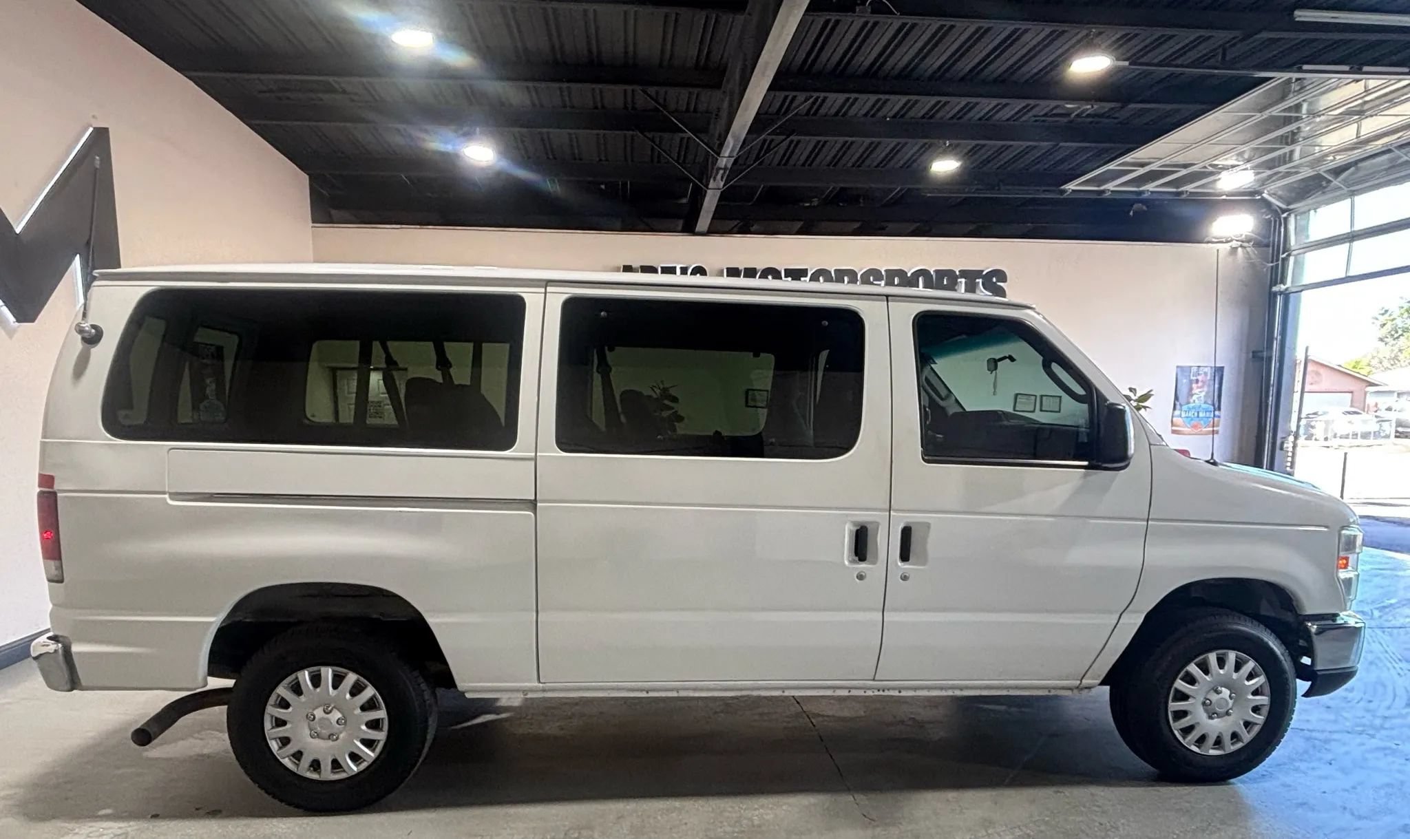 Used 2014 Ford E-350 and Econoline 350 XL RWD image 7