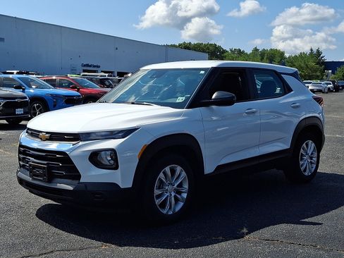 Used 2023 Chevrolet TrailBlazer LS FWD image 3