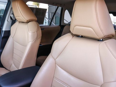 Used 2020 Toyota RAV4 Limited image 22