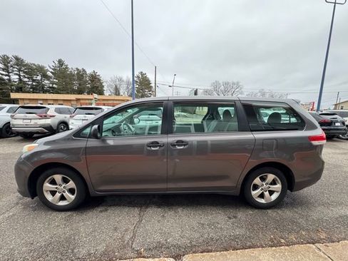 Used 2014 Toyota Sienna L FWD image 4