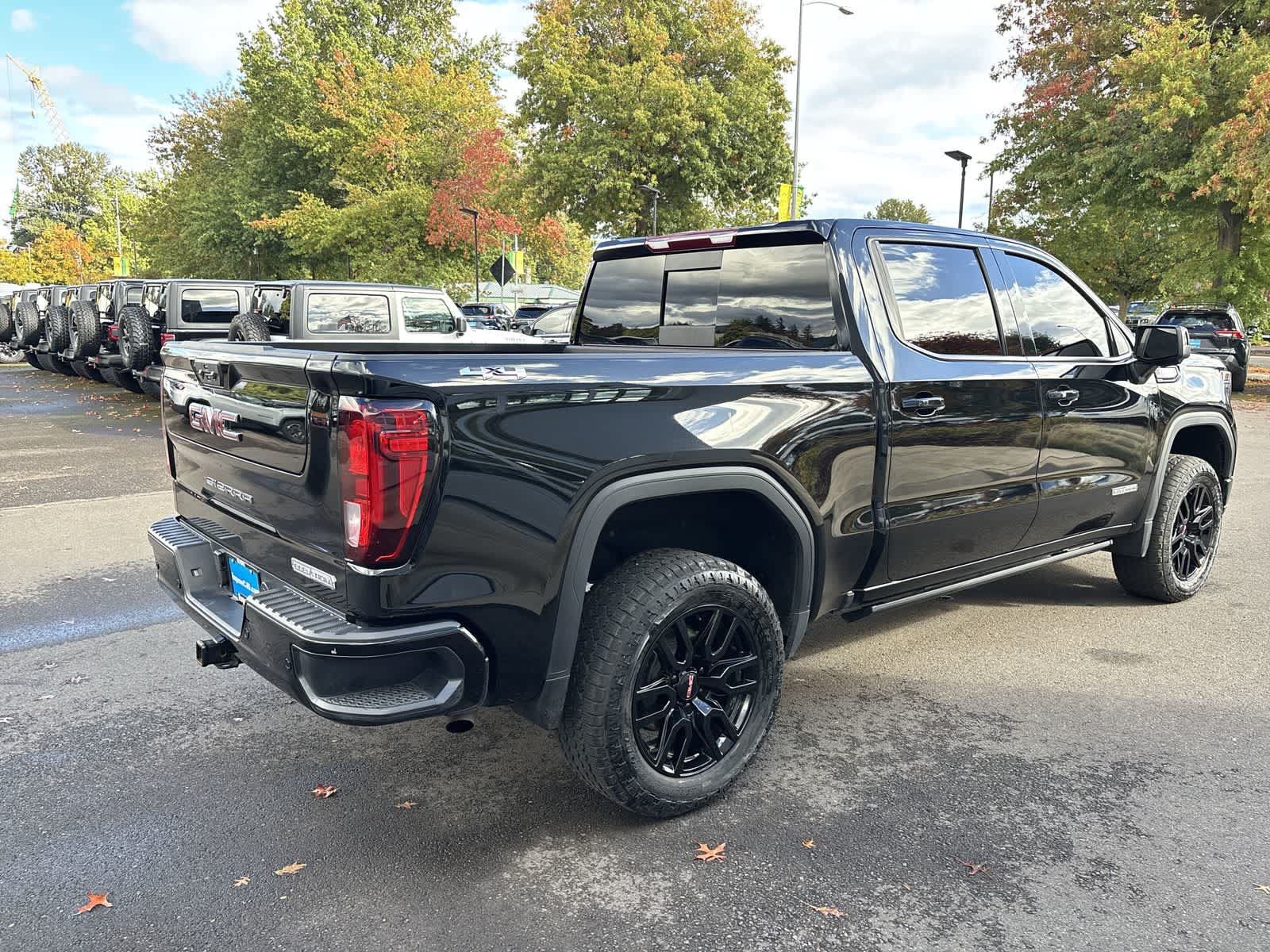 Used 2025 GMC Sierra 1500 Elevation w/ Elevation Premium Package AWD/4WD image 4