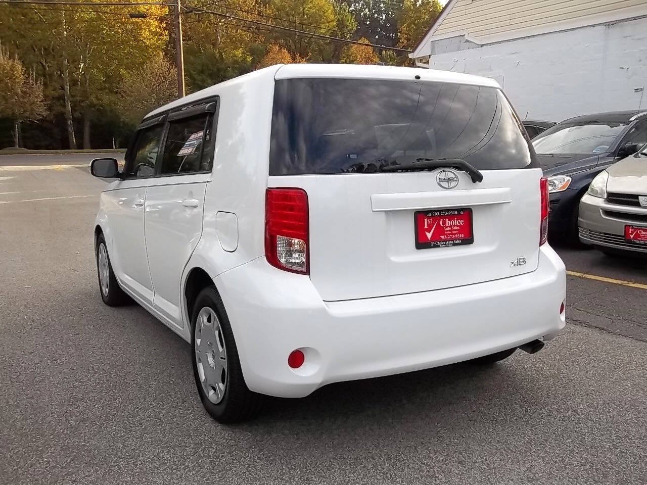 Used 2012 Scion xB FWD image 2