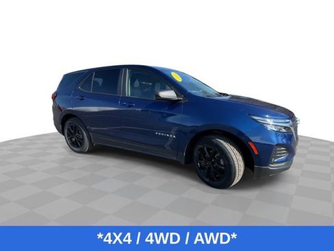 Used 2023 Chevrolet Equinox LS w/ LS Convenience Package image 2