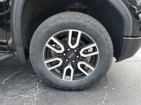 Used 2021 GMC Sierra 1500 AT4 w/ AT4 Preferred Package AWD/4WD image 5