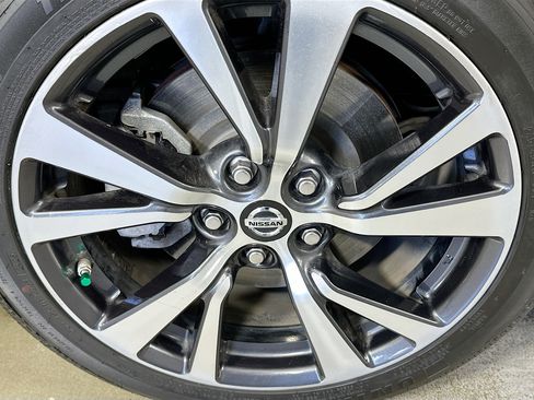 Used 2017 Nissan Maxima Platinum FWD image 32