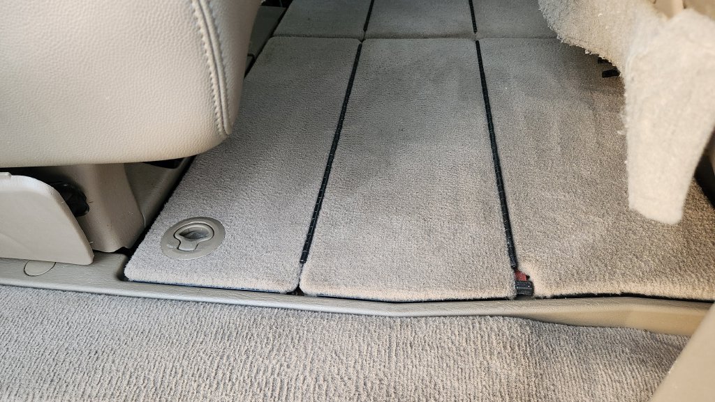 Used 2012 Chrysler Town & Country Touring-L w/ Entertainment Group #2 FWD image 36