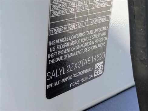 Certified 2026 Land Rover Range Rover Velar Dynamic SE AWD/4WD image 27