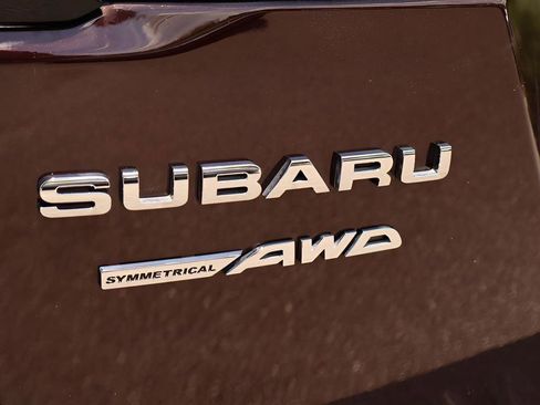 Certified 2025 Subaru Outback Limited AWD/4WD image 8