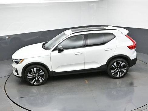 Used 2023 Volvo XC40 B5 Plus AWD/4WD image 20