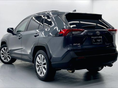 Used 2019 Toyota RAV4 XLE Premium FWD image 2
